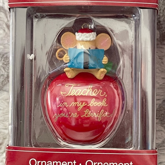 Teacher ornament, cute apple with Mouse reading. - Picture 3 of 8